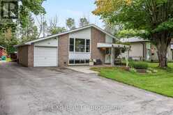 19 FAIRCREST AVENUE | Georgina Ontario | Slide Image Two