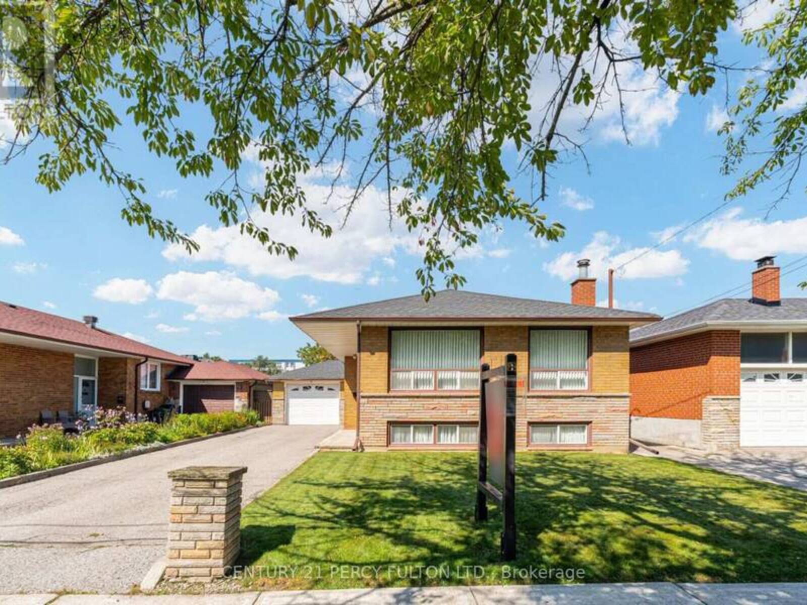 10 DUNLOP AVENUE, Toronto, Ontario M1K 1K9