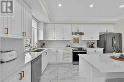 9 - 40 BAYNES WAY | Bradford West Gwillimbury Ontario | Slide Image Fifteen