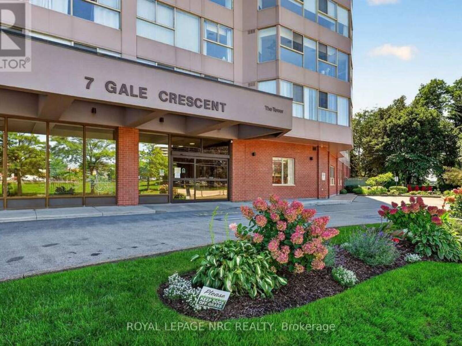 302 - 7 GALE CRESCENT, St. Catharines, Ontario L2R 7M8