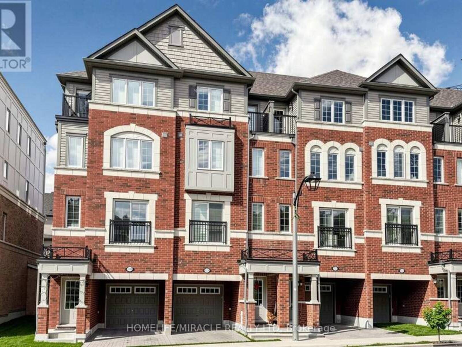 2725 DEPUTY MINISTER PATH, Oshawa, Ontario L1L 0M7