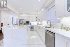 22 GRAND OAK DRIVE | Richmond Hill Ontario | Slide Image Twelve