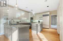 71 WILLOW FARM LANE | Aurora Ontario | Slide Image Thirteen