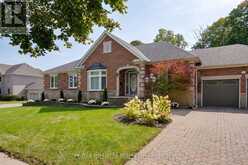 71 WILLOW FARM LANE | Aurora Ontario | Slide Image Three