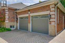 71 WILLOW FARM LANE | Aurora Ontario | Slide Image Four
