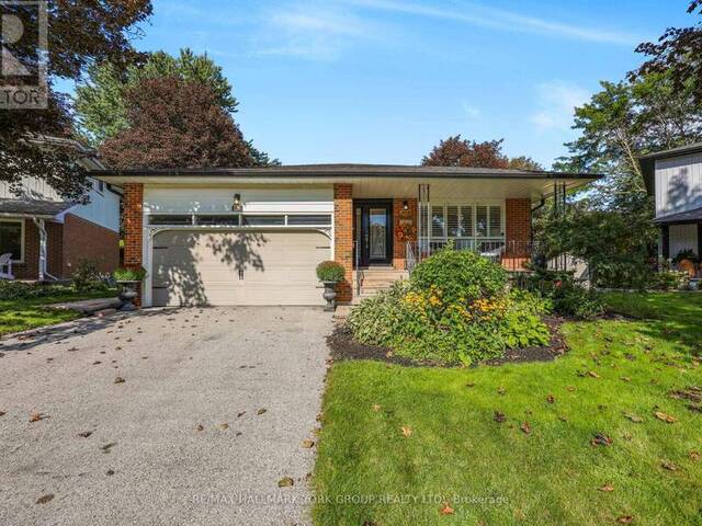 93 JULIA COURT Newmarket Ontario, L3Y 4T7 - 3 Bedrooms Home For Sale
