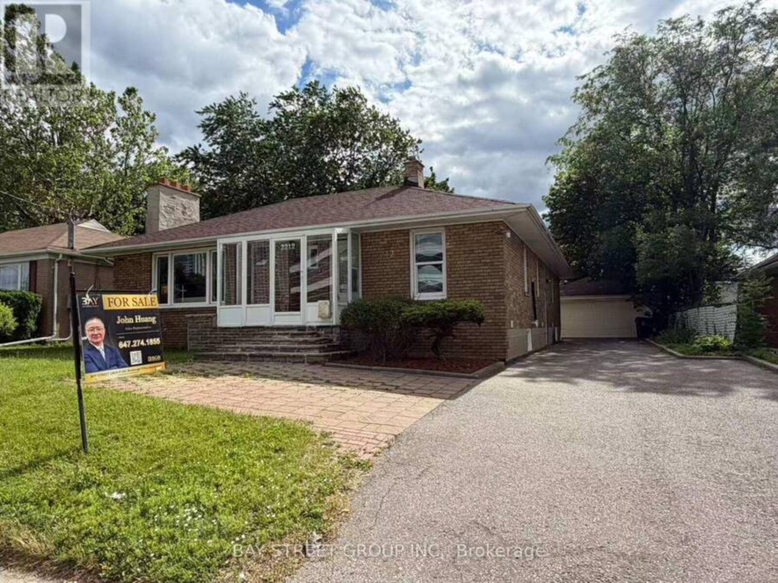 2212 KENNEDY ROAD, Toronto, Ontario M1T 3G4