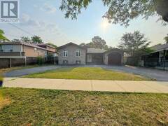 61 BLOOMINGTON CRESCENT Toronto Ontario, M3N 1R2