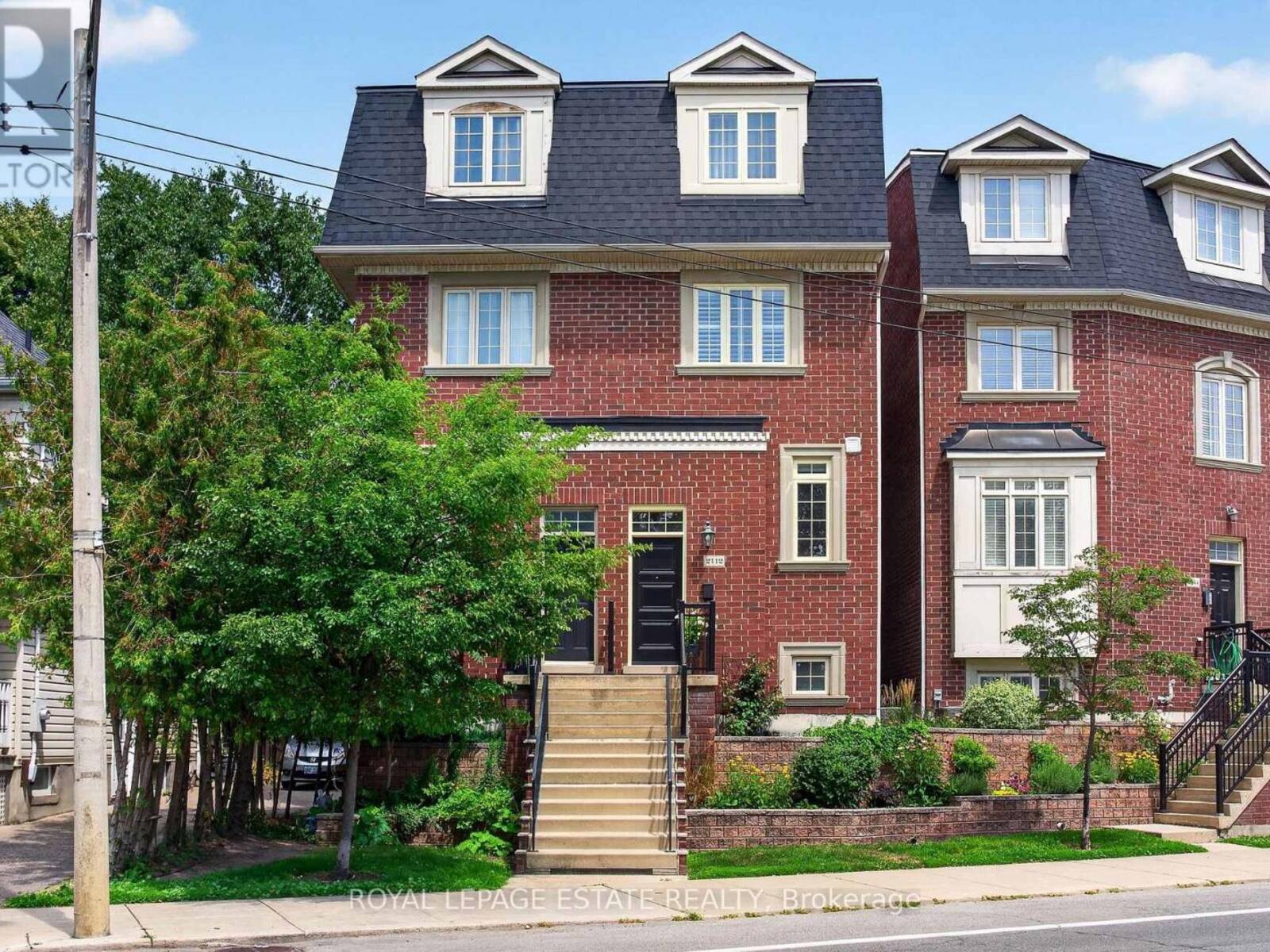 2112 DUNDAS STREET E, Toronto, Ontario M4L 1N1