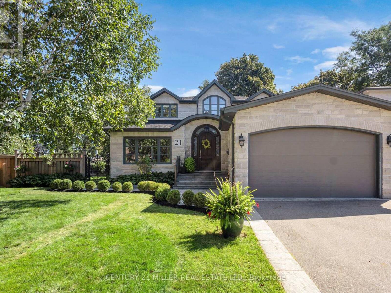 21 NEILTREE COURT, Toronto, Ontario M9C 5C3