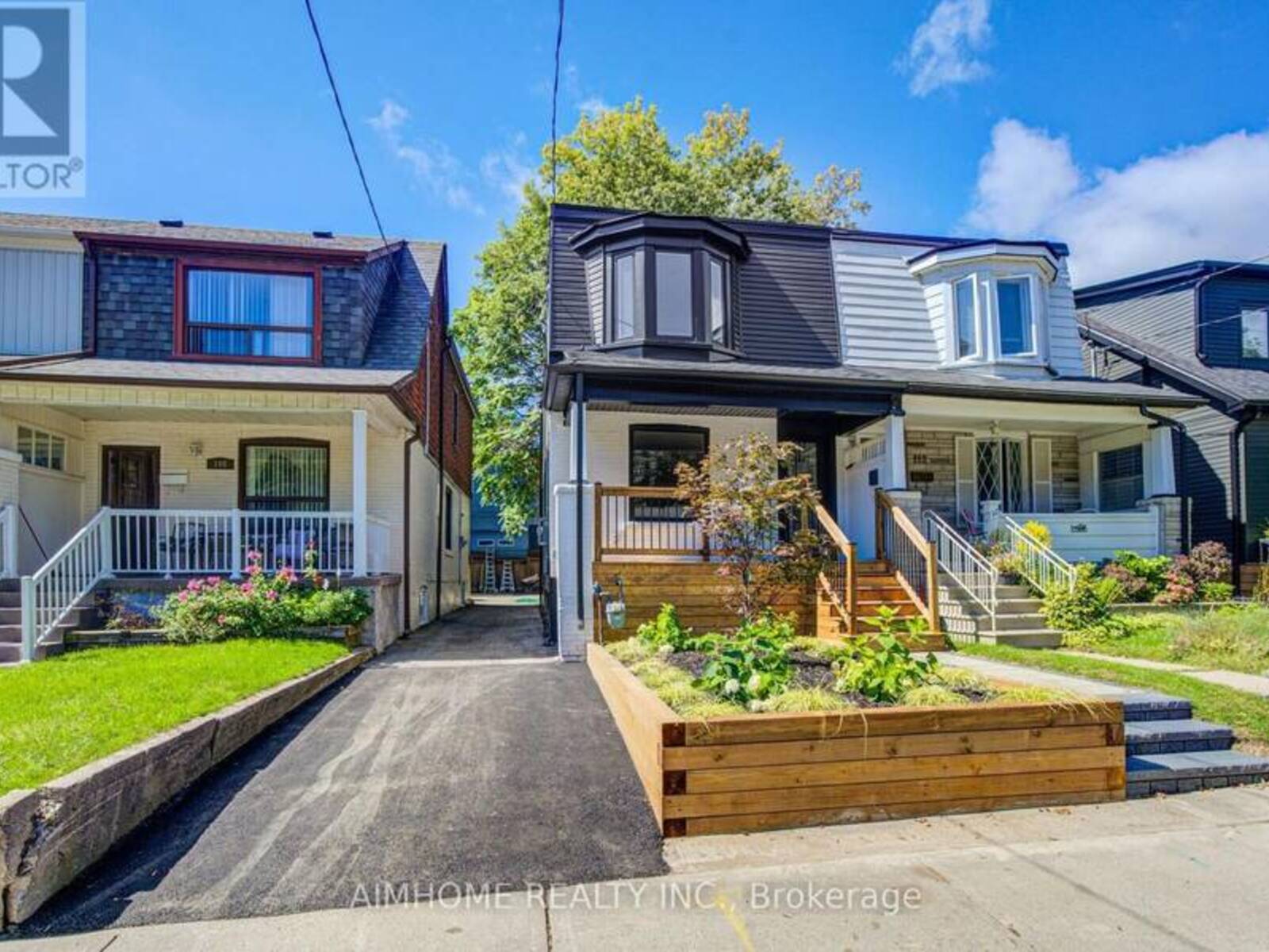 110 BASTEDO AVENUE, Toronto, Ontario M4C 3N1