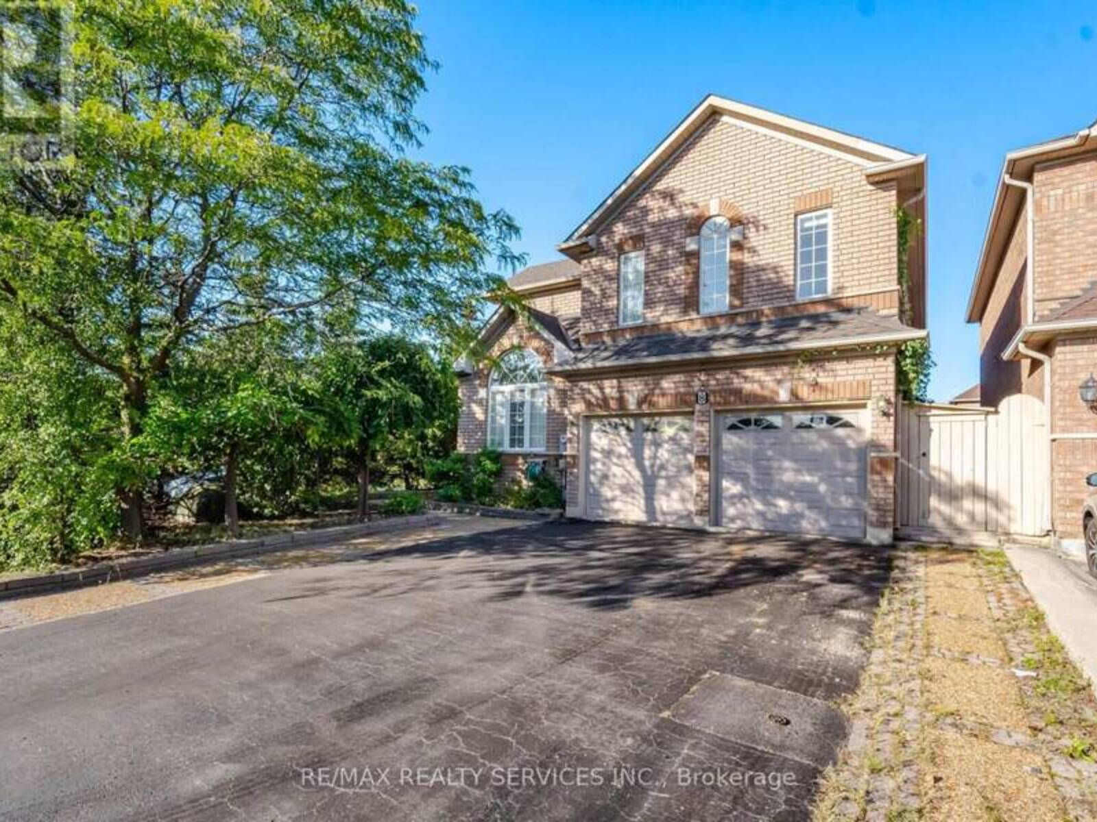 8 RIVERBANK ROAD, Brampton, Ontario L6R 2H6