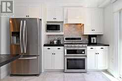 38 GRANT COURT | East Gwillimbury Ontario | Slide Image Twelve