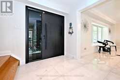 38 GRANT COURT | East Gwillimbury Ontario | Slide Image Three