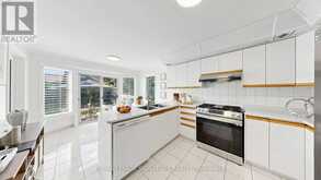 16 MEYER CIRCLE | Markham Ontario | Slide Image Ten