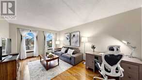 16 MEYER CIRCLE | Markham Ontario | Slide Image Four