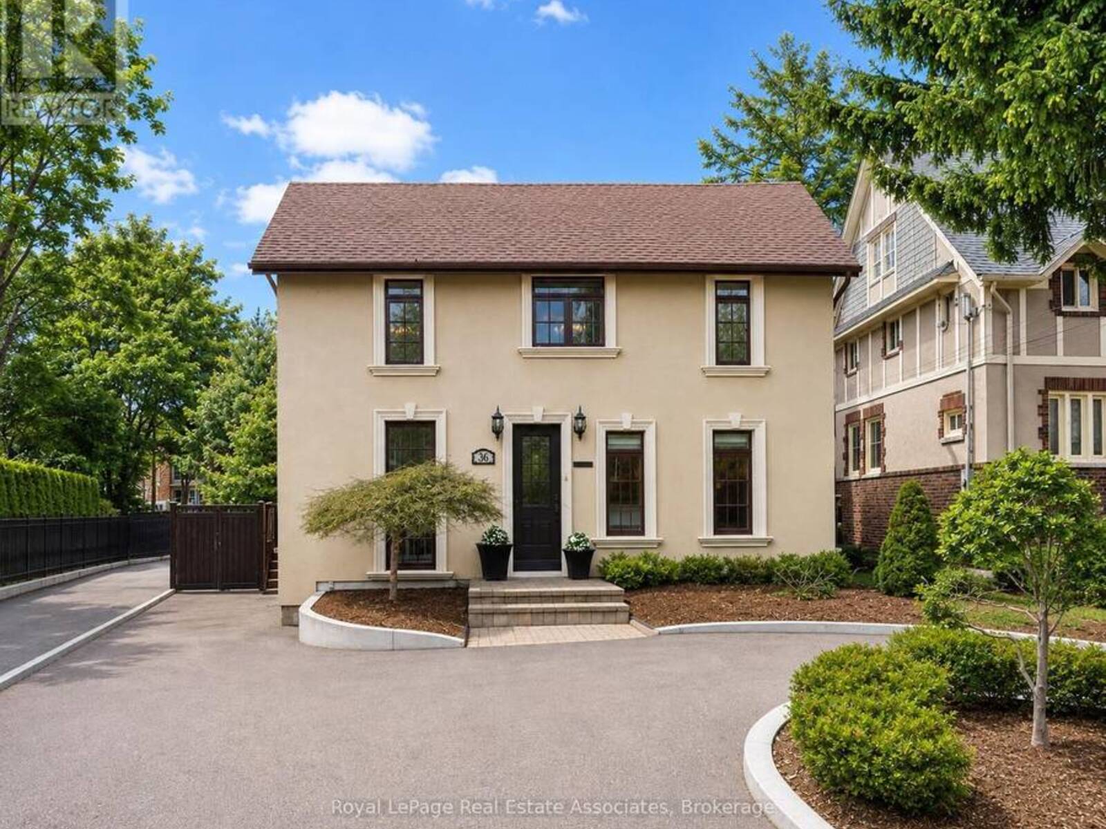 36 MISSISSAUGA ROAD N, Mississauga, Ontario L5H 2H6