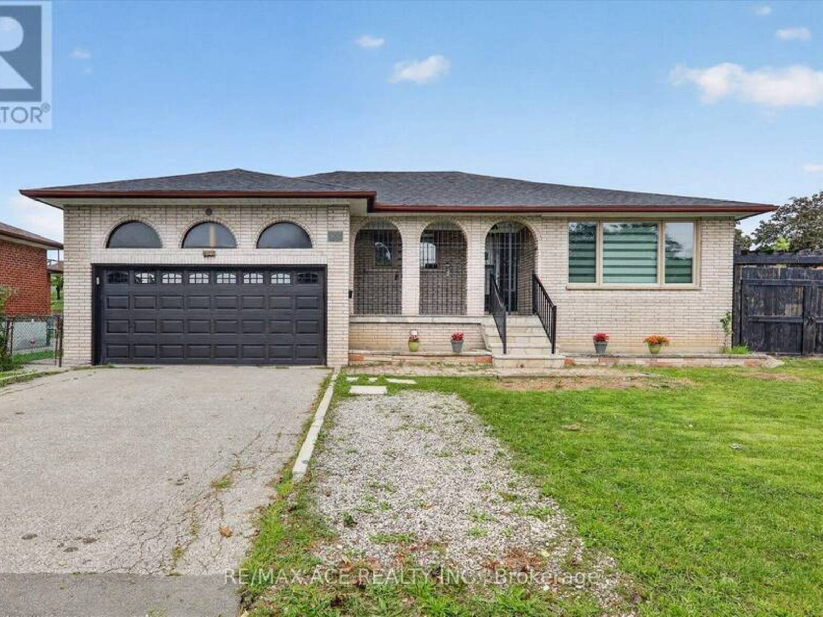124 HONEYWOOD ROAD, Toronto, Ontario M3N 1B4