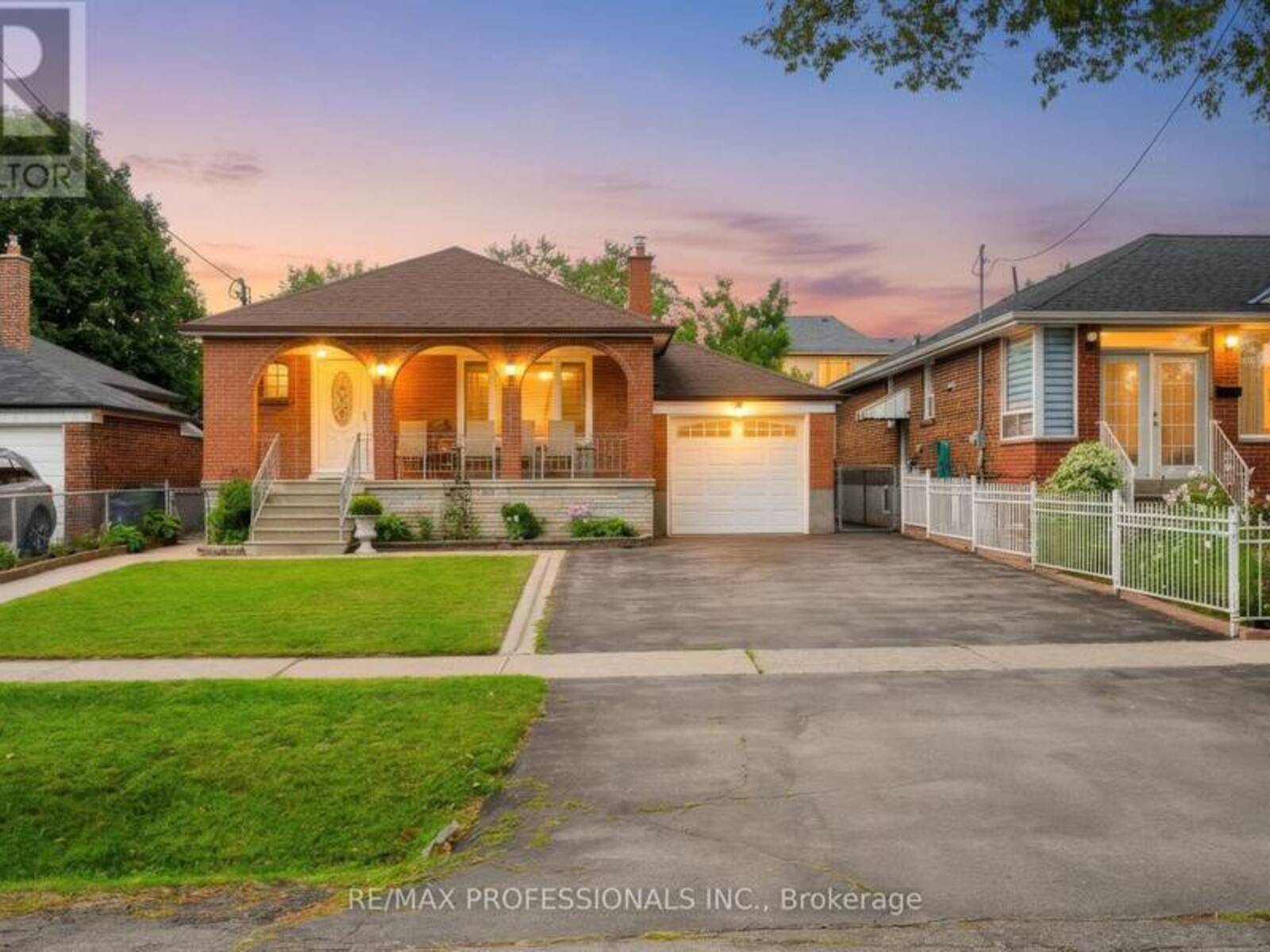 42 WOOLGAR AVENUE, Toronto, Ontario M8Z 4Y7