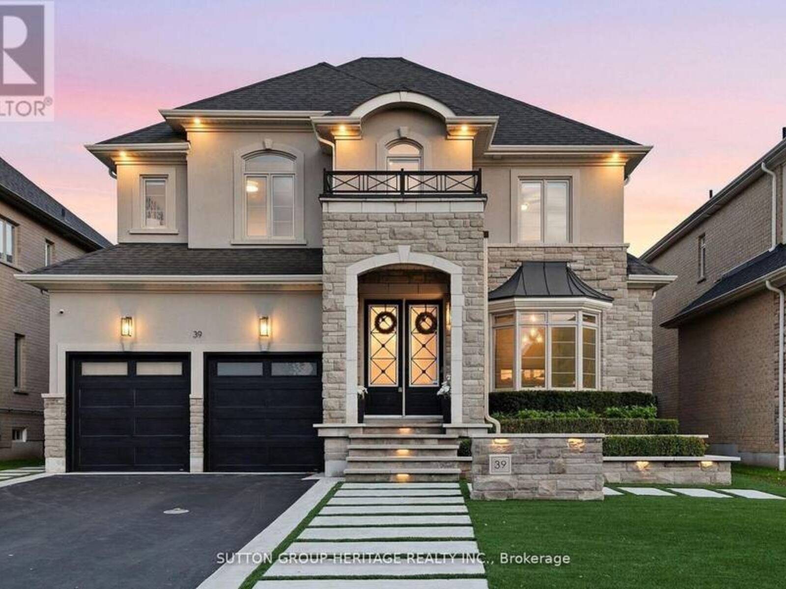 39 GLENGOWAN STREET, Whitby, Ontario L1R 0K9