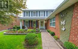 39 BEVERLY GLEN BOULEVARD | Toronto Ontario | Slide Image Two