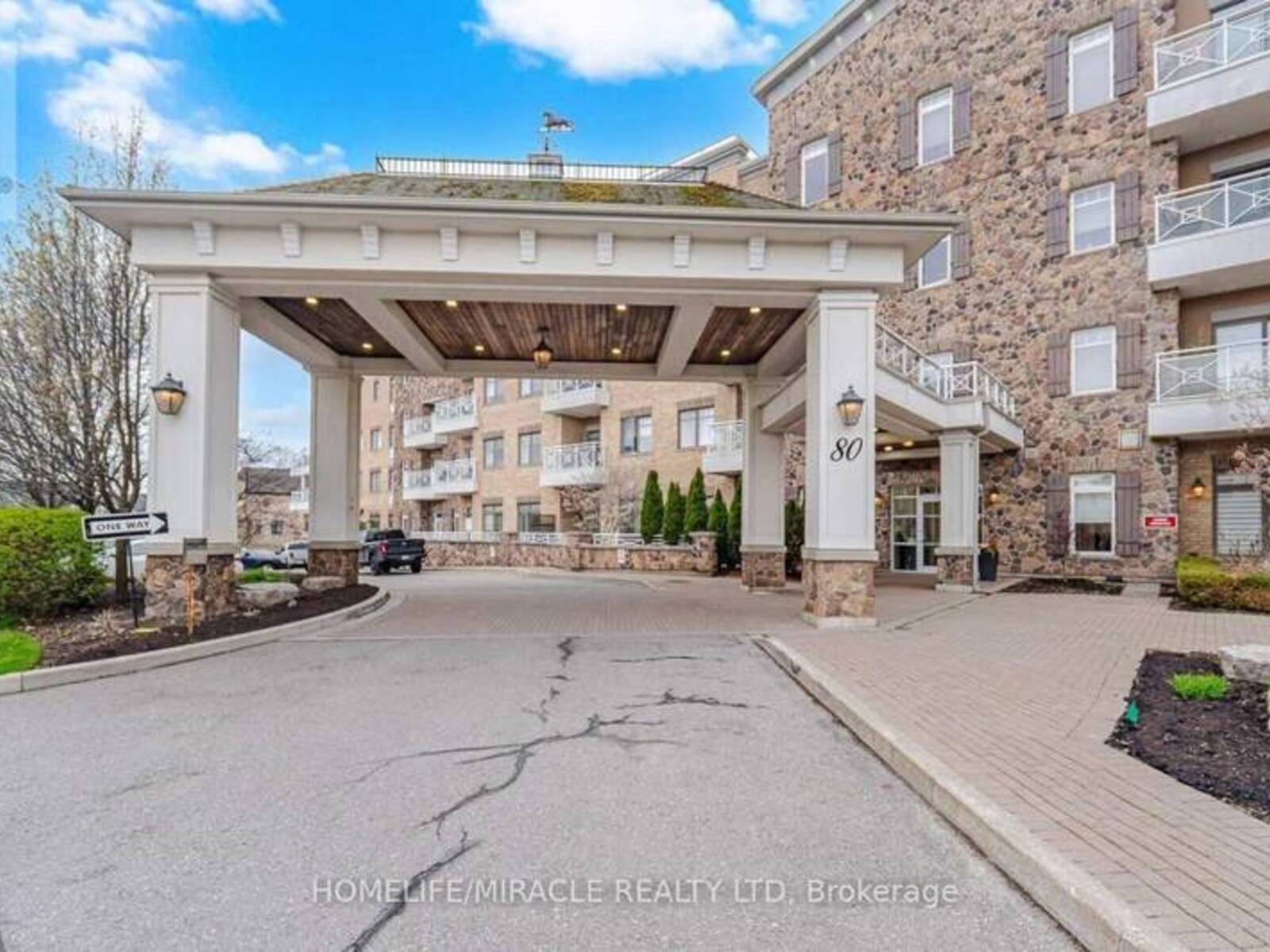 425 - 80 BURNS BOULEVARD, King, Ontario L7B 0B3