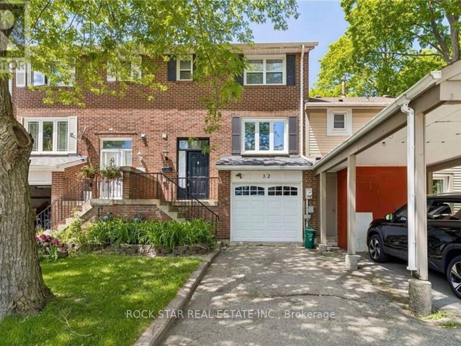32 LANSING SQUARE, Brampton, Ontario L6Z 1E6