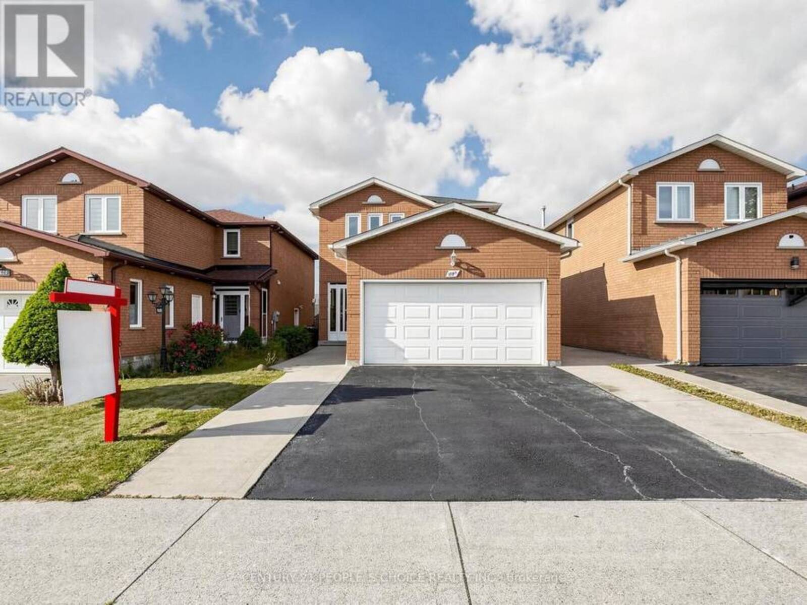 1125 IVANDALE DRIVE, Mississauga, Ontario L5V 1A9