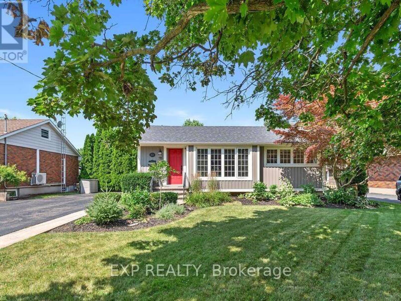 38 ALBANY DRIVE, St. Catharines, Ontario L2N 3T5