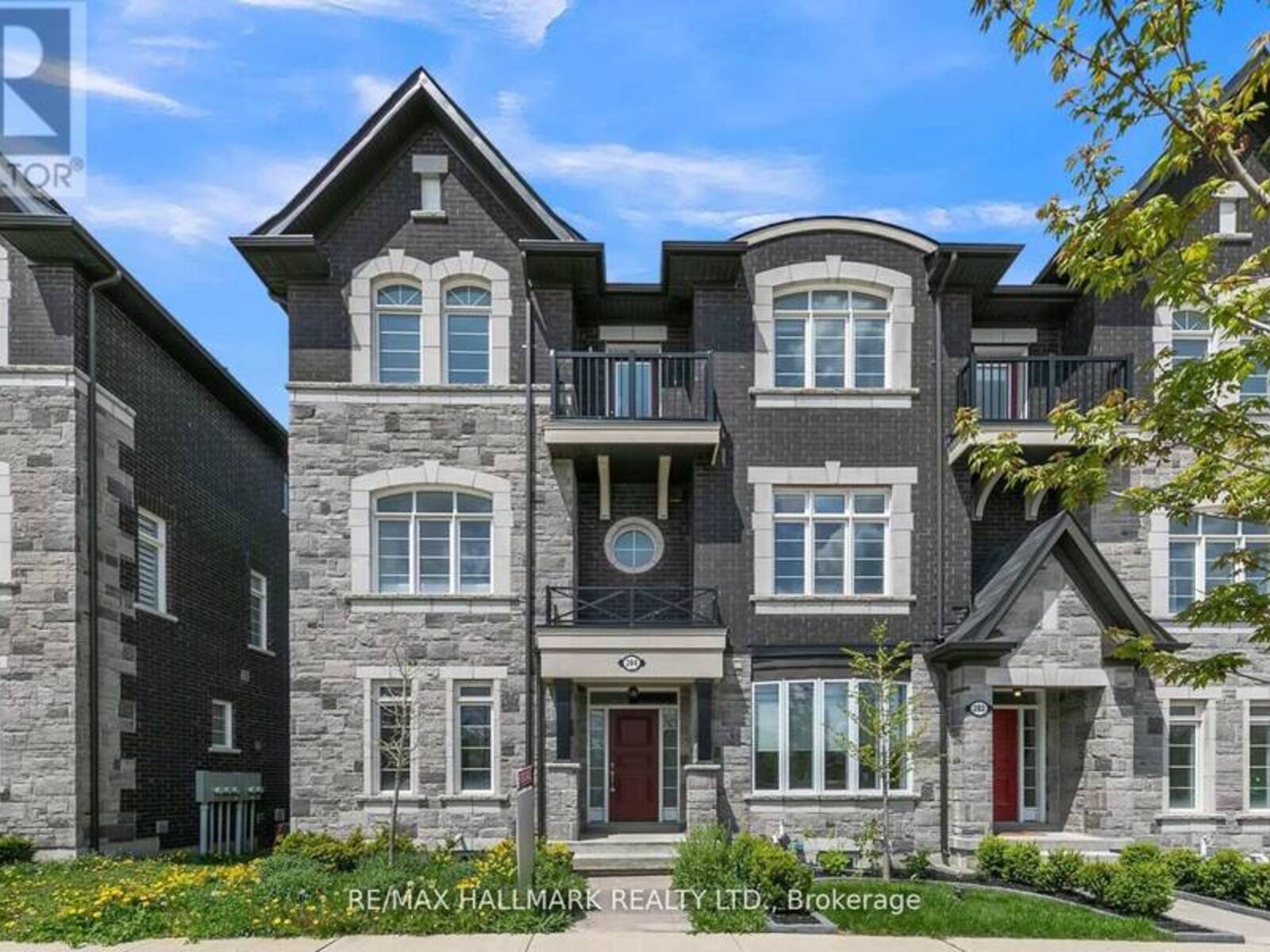 284 KING ROAD, Richmond Hill, Ontario L4E 1H3