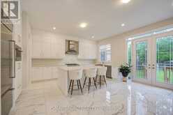 2 MENOTTI DRIVE | Richmond Hill Ontario | Slide Image Fifteen