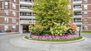 1116 - 20 EDGECLIFF GOLFWAY | Toronto Ontario | Slide Image Three