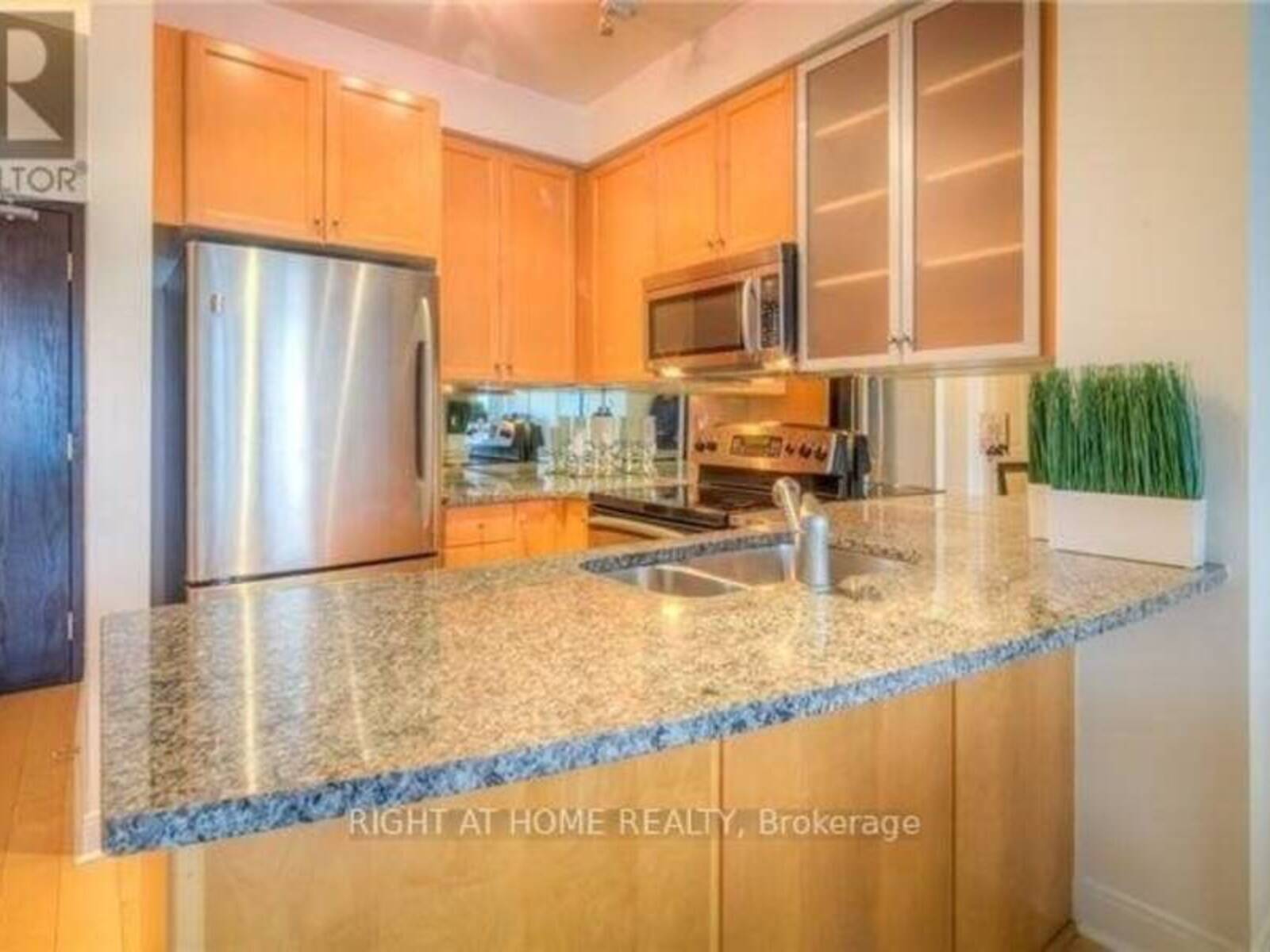 1406 - 18 YORKVILLE AVENUE, Toronto, Ontario M4W 3Y8