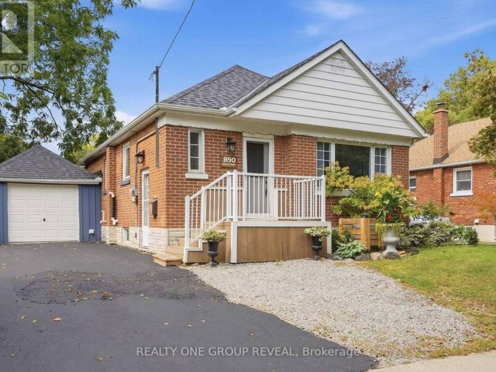 890 GRIERSON STREET, Oshawa, Ontario L1G 5J9