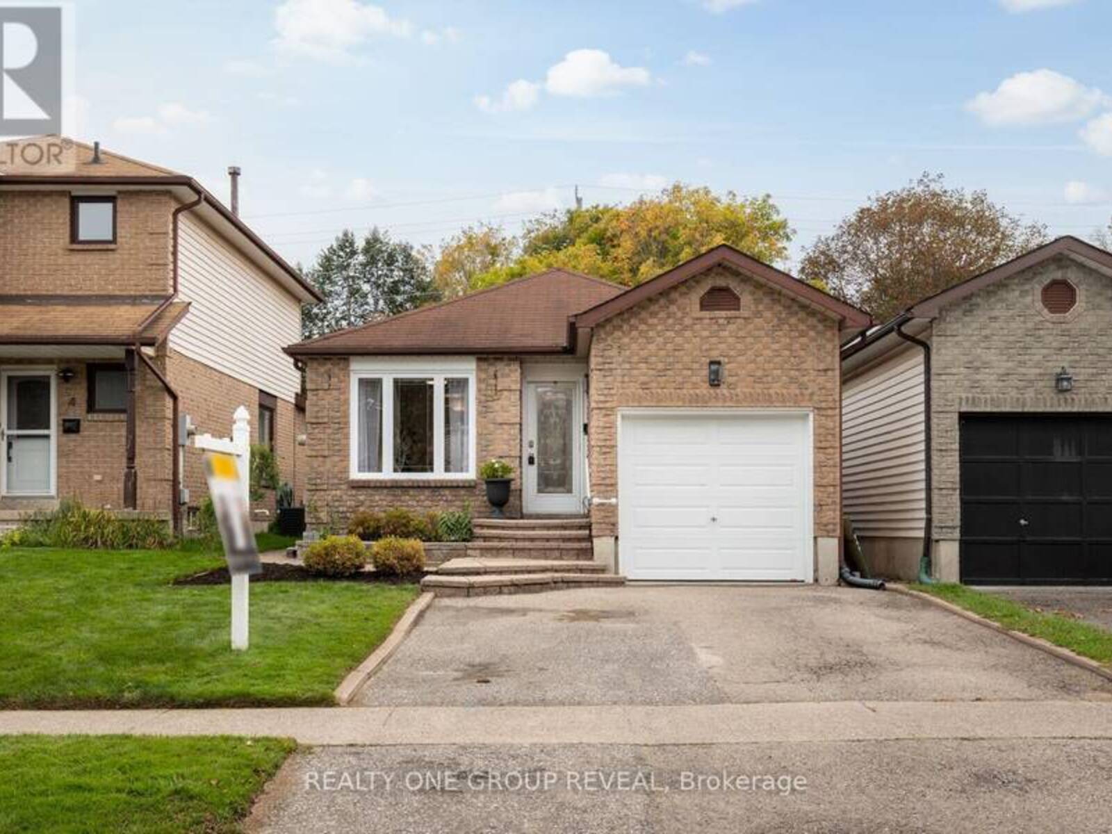 6 MCFEETERS CRESCENT, Clarington, Ontario L1C 4G5