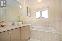 138 - 14 FANNY GROVE WAY | Markham Ontario | Slide Image Nine