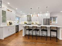 8 HACKMORE AVENUE Toronto Ontario, M9W 3W3