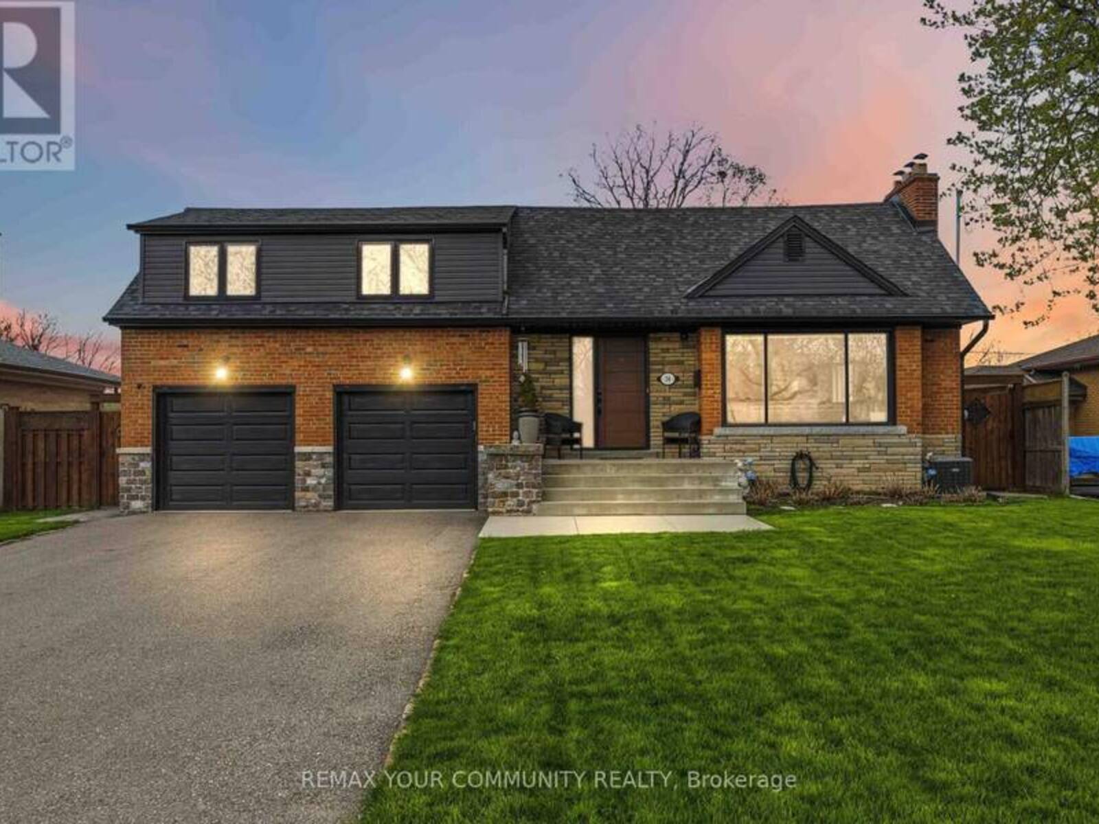 34 WALWYN AVENUE, Toronto, Ontario M9N 3H5