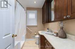 20 BASILDON CRESCENT | Toronto Ontario | Slide Image Twelve