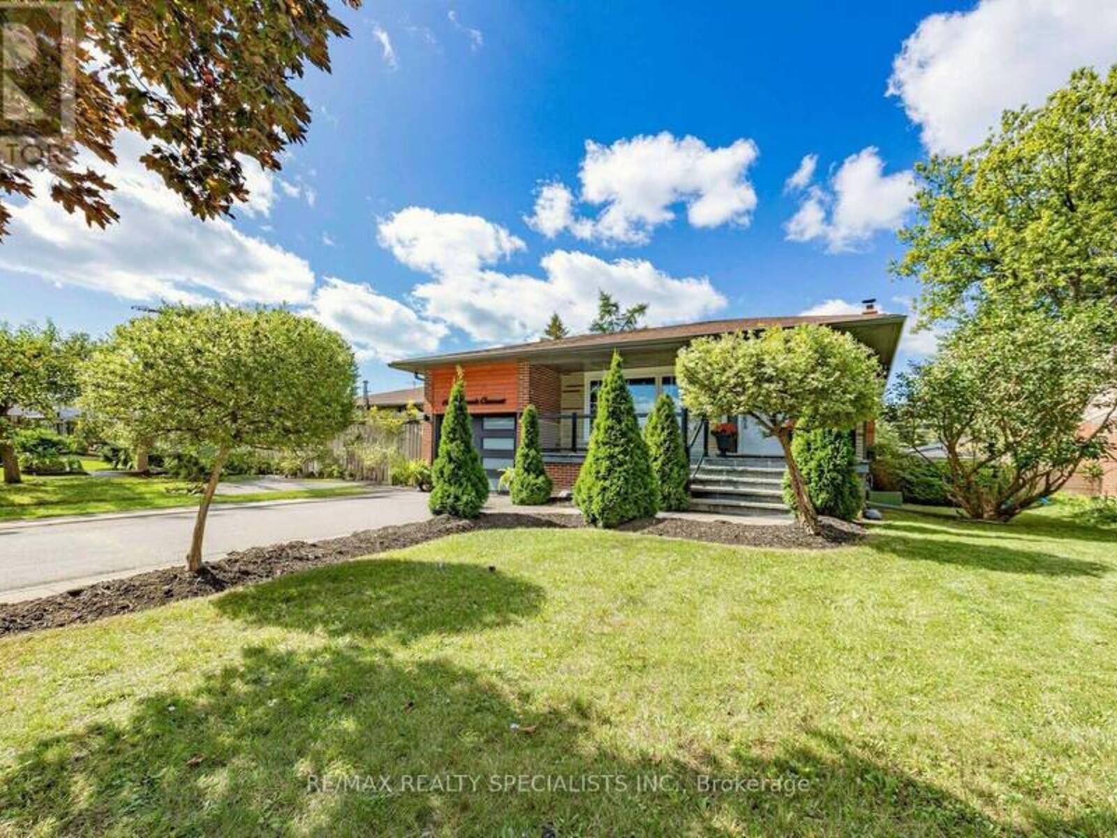 16 LANGEVIN CRESCENT, Toronto, Ontario M1C 2B6
