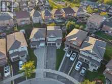 74 WEIR STREET | Bradford West Gwillimbury Ontario | Slide Image Four