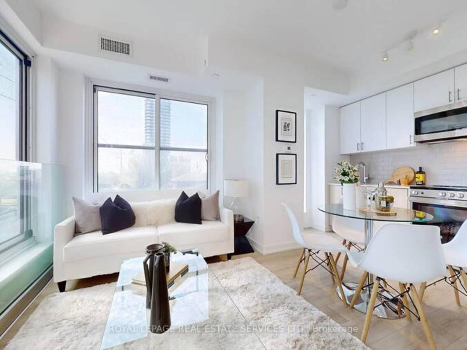 213 - 1195 THE QUEENSWAY, Toronto, Ontario M8Z 0H1