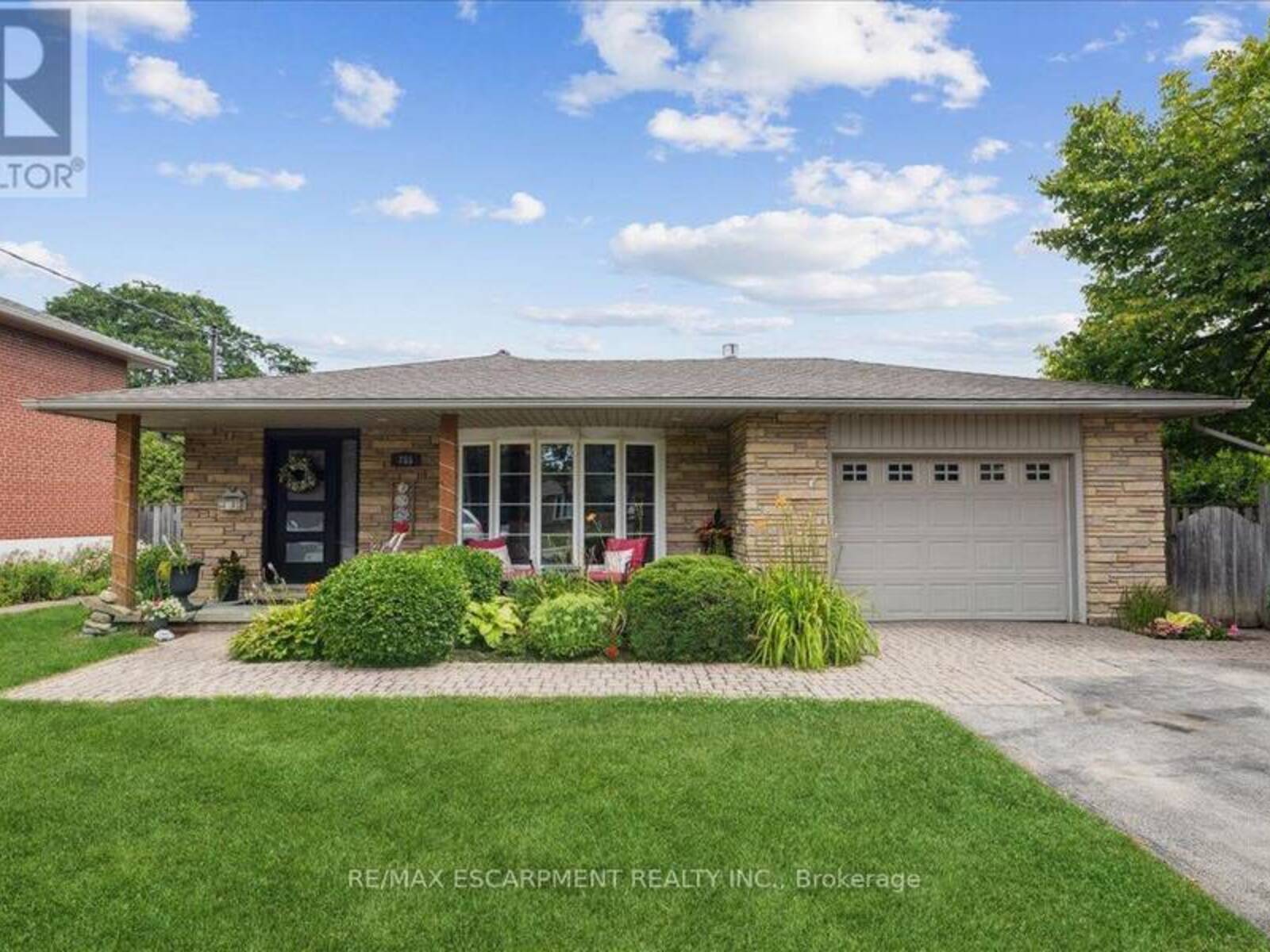 755 PARKER CRESCENT, Burlington, Ontario L7R 3A5