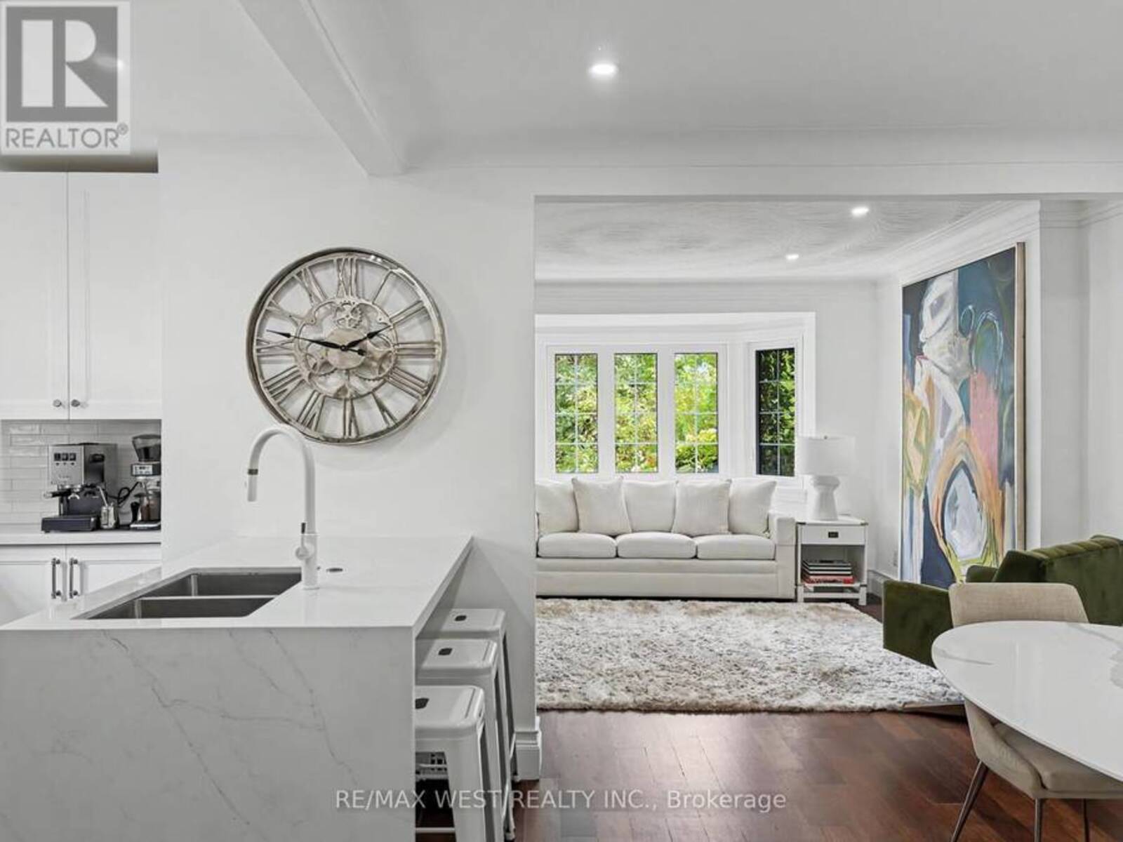 12 BRENTWOOD ROAD S, Toronto, Ontario M8Z 3N2