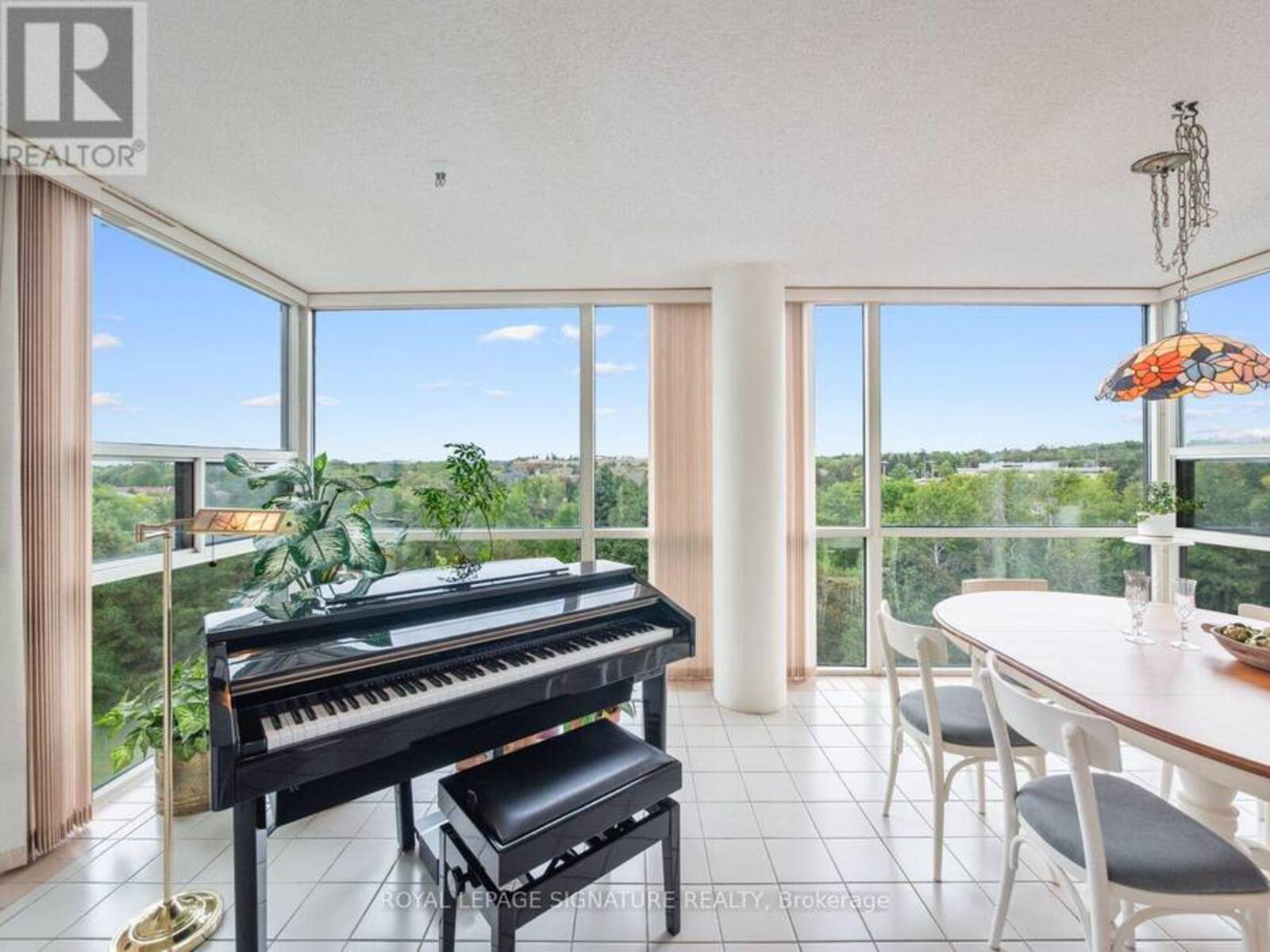 # 716 - 40 HARDING BOULEVARD W, Richmond Hill, Ontario L4C 9S5