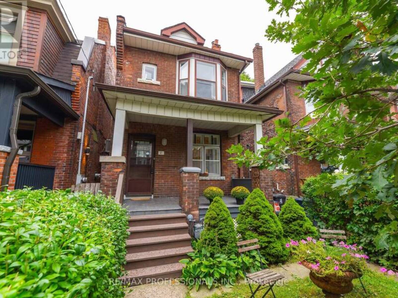 181 GARDEN AVENUE, Toronto, Ontario M6R 1H8