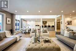 10 FIELD AVENUE | Toronto Ontario | Slide Image Thirteen