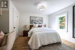 10 FIELD AVENUE | Toronto Ontario | Slide Image Forty-four