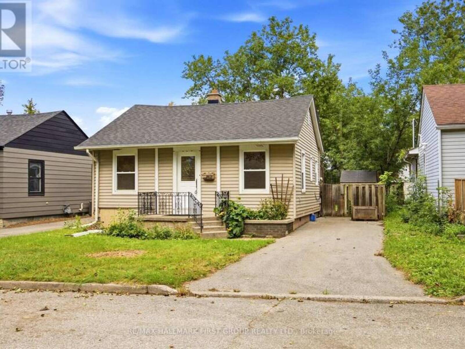 24 GEORGE STREET, Ajax, Ontario L1S 1S5