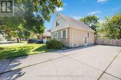 457 MONTCALM AVENUE | Sarnia Ontario | Slide Image Two
